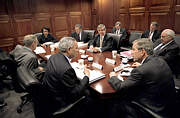 Bush bei einer Sitzung des Nationalen Sicherheitsrats: ''Ganze Pakete von Optionen''