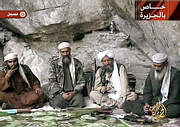 Terrorist Bin Laden (2.v.l.), Helfer: Neue Ziele